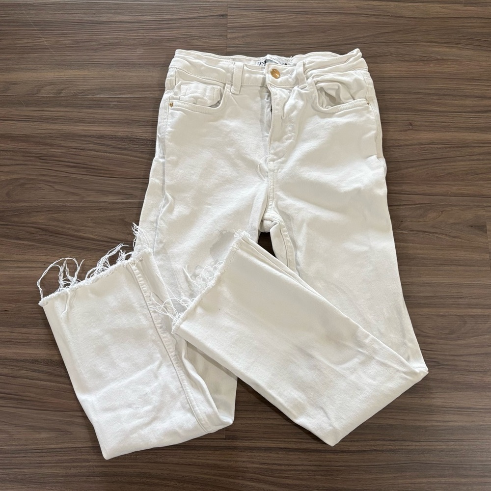 Women’s White High-Rise Frayed Hem Jeans